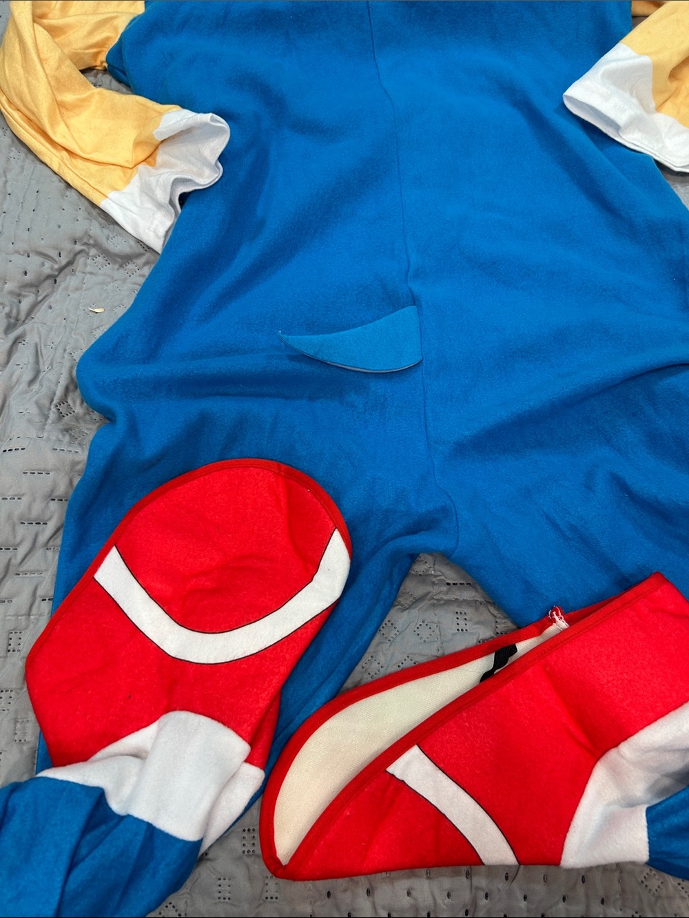 XL sonic the hedgehog one piece costume zipper front - Picture 9 of 10
